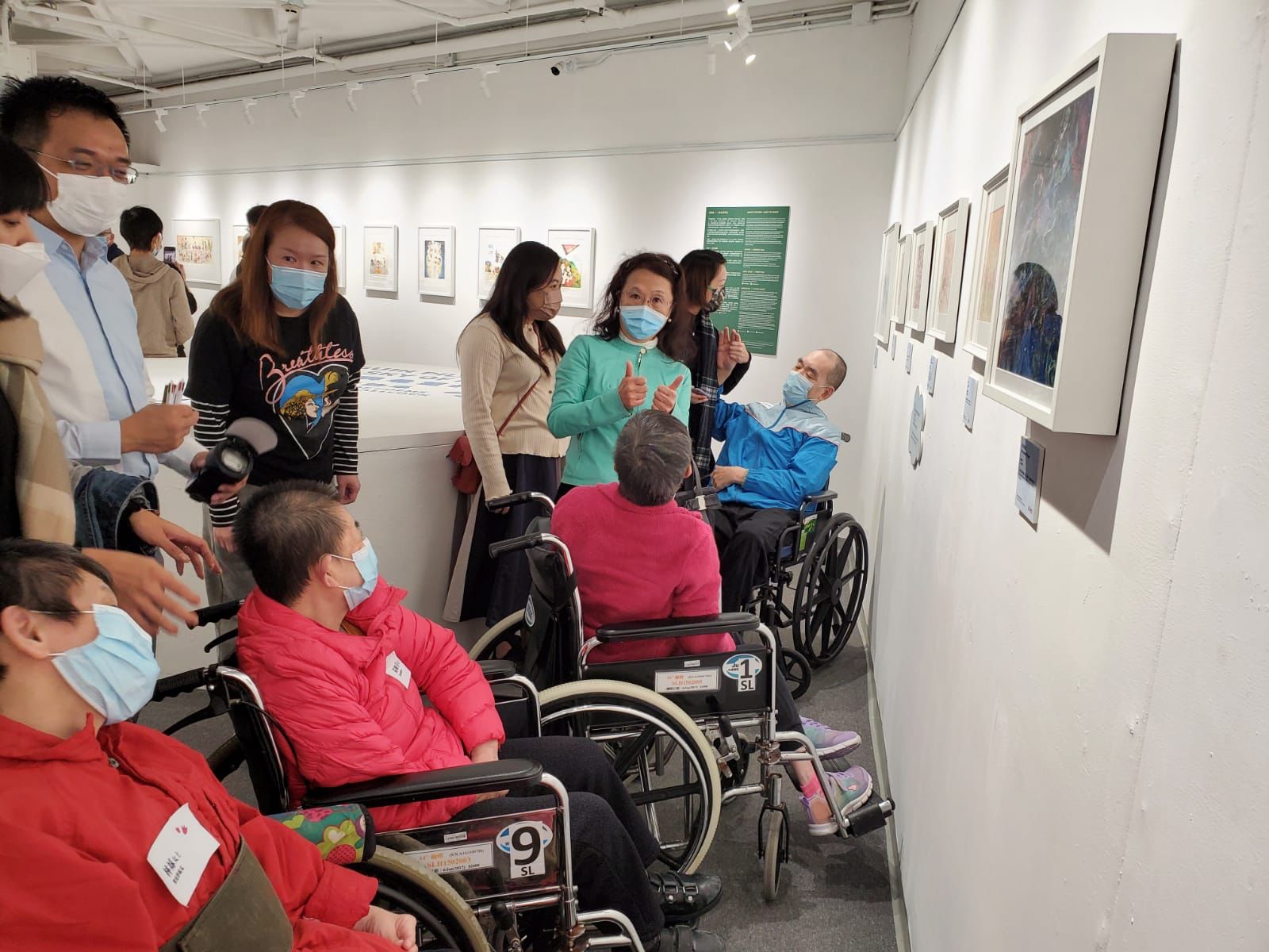 本會董事局主席林小玲女士, MH及殘疾藝術家的家屬亦到場支持